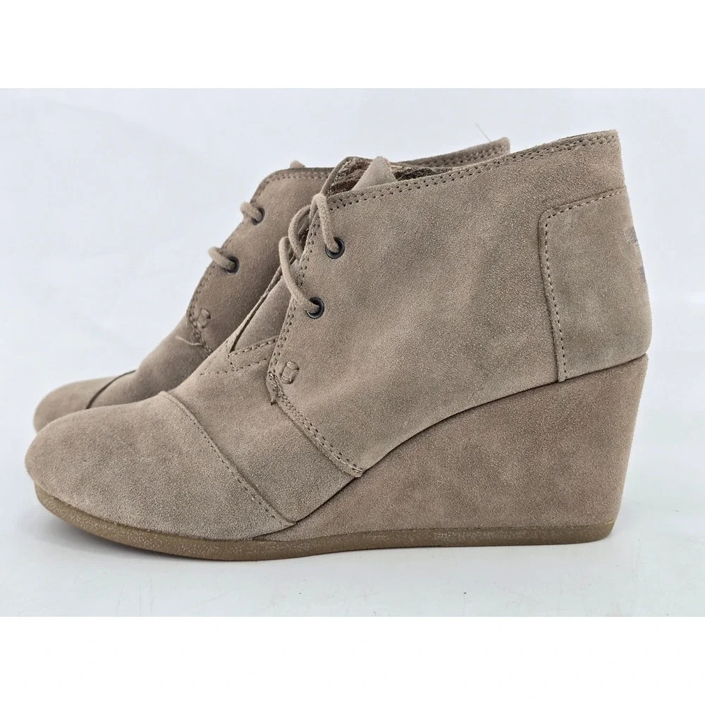 TOMS Desert Wedge Booties Women 7.5 Taupe Suede Lace Up Ankle Boots - Excellent